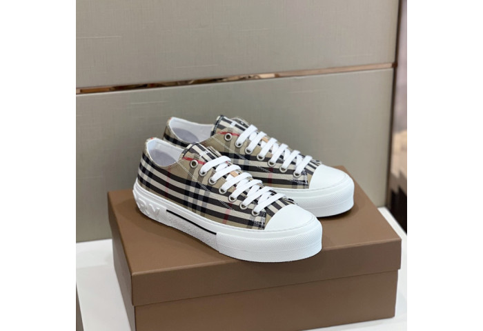 B**rry shoes
