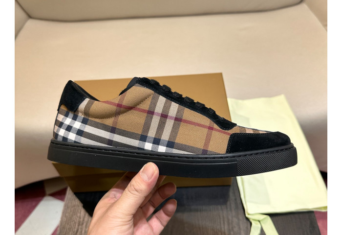 B**rry shoes