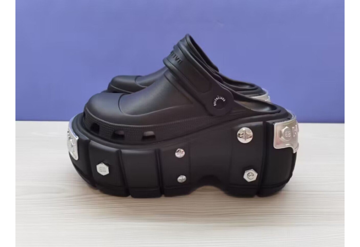 Ba*len*cia*ga hardcrocs slides