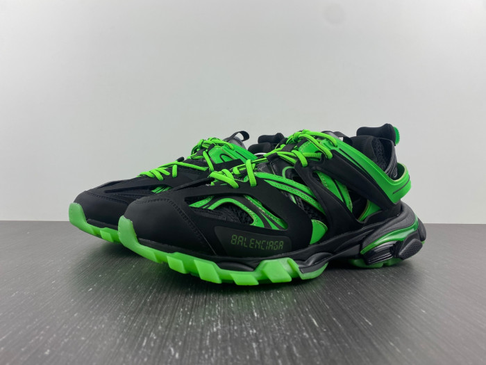Ba*len*cia*ga track trainer