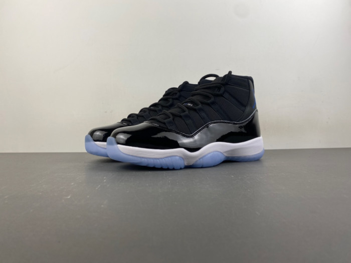 AIR JORDAN 11 RETRO SPACE JAM (2026) CT8012-900