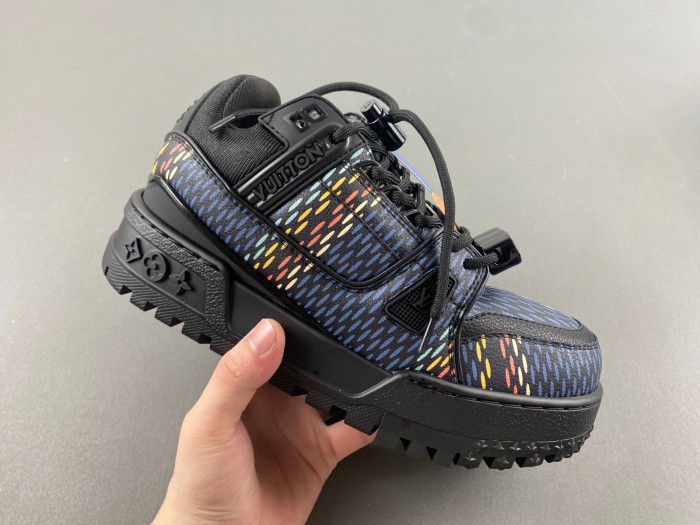l**is V*t*n lv trainer