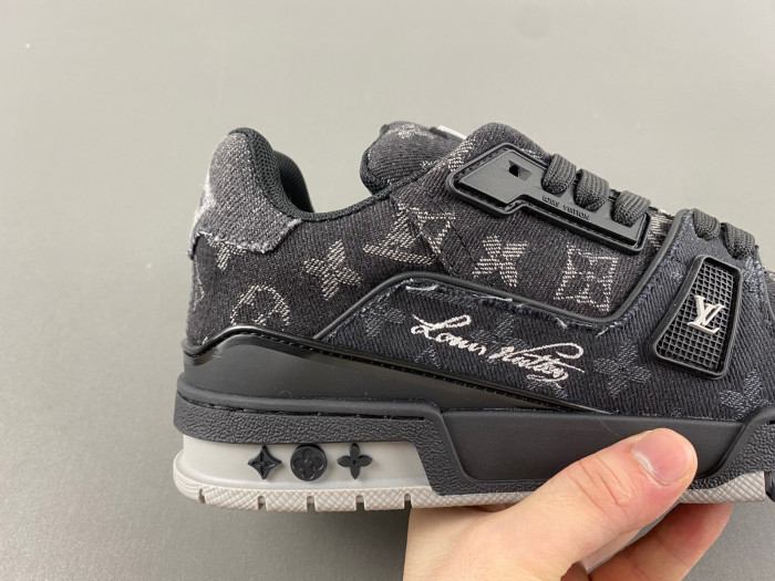 l**is V*t*n lv trainer