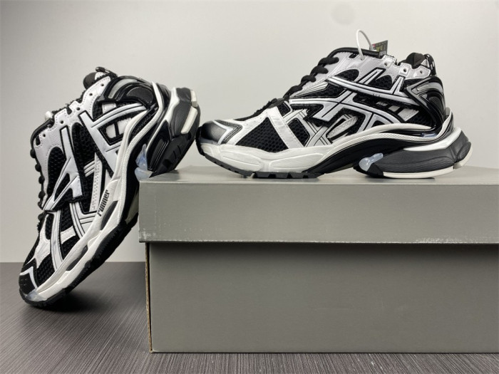 Ba*len*cia*ga runner trainer 677403 w3rb2 9010