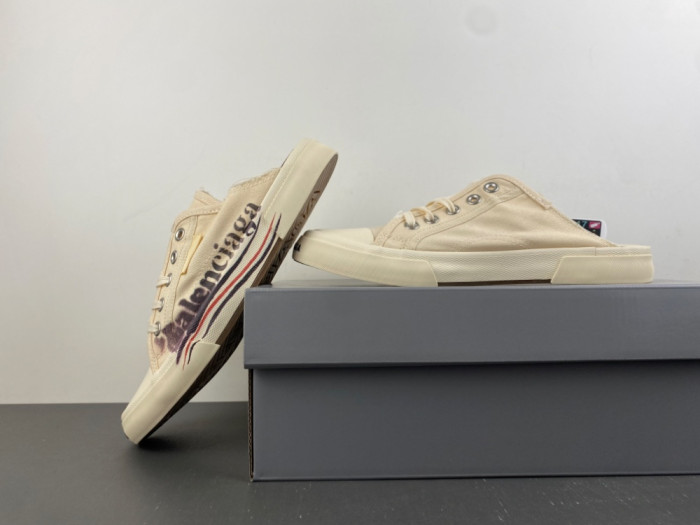 Ba1en*iaga Wmns Gr*ffiti Paris Mule 