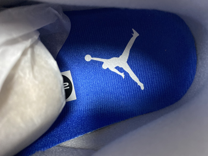 Jordan 3 Retro Varsity Royal Cement CT8532-400
