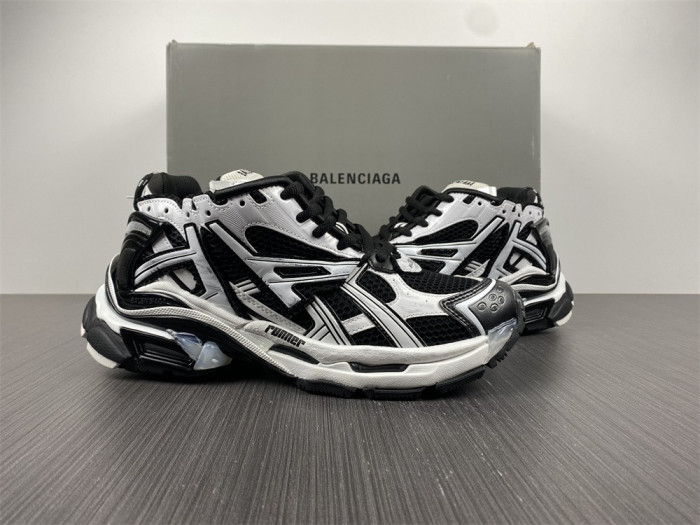 Ba*len*cia*ga runner trainer 677403 w3rb2 9010
