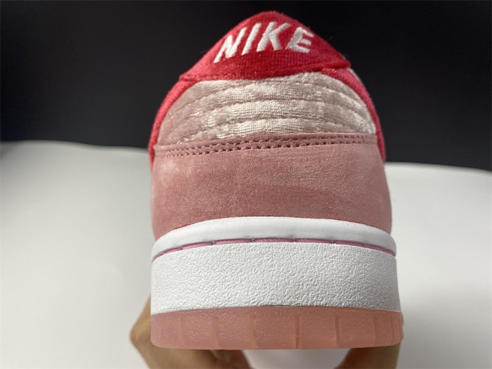 Nike SB Dunk Low StrangeLove Skateboards (Regular Box) CT2552-800
