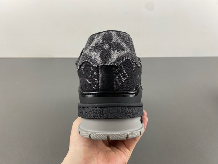 l**is V*t*n lv trainer