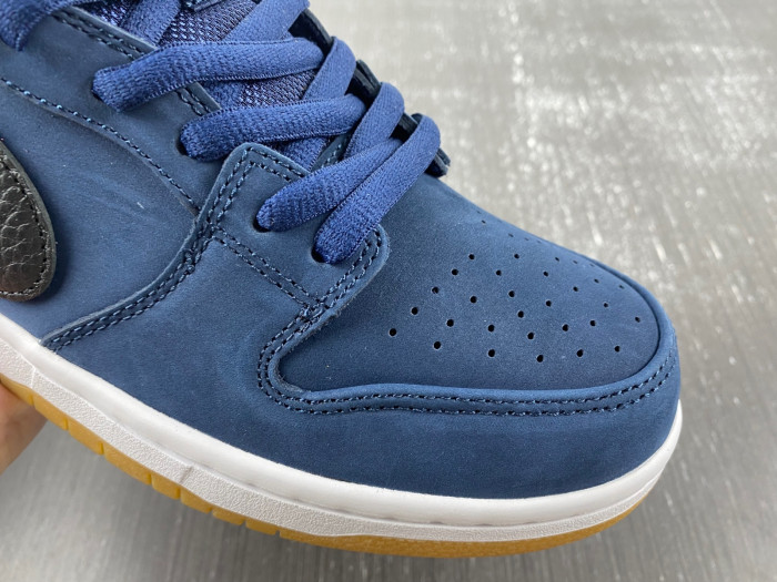 Nike SB Dunk Low Pro ISO CW7463-401