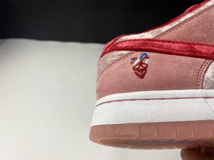 Nike SB Dunk Low StrangeLove Skateboards (Regular Box) CT2552-800