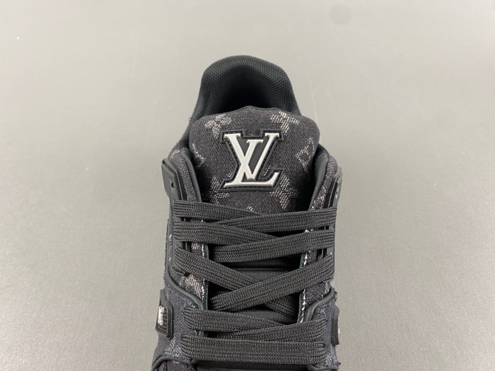 l**is V*t*n lv trainer
