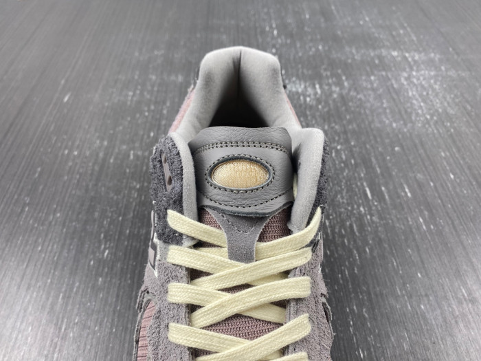 NEW BALANCE 2002R M2002RDY