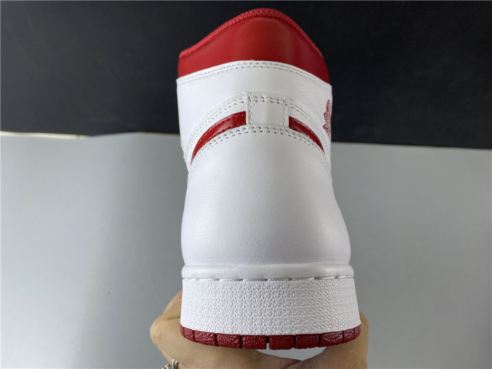 Jordan 1 Retro Metallic Red (2017) 555088-103