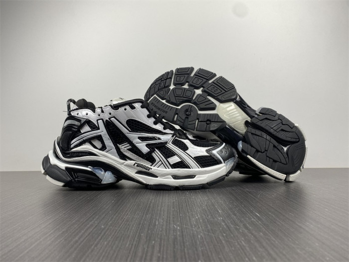 Ba*len*cia*ga runner trainer 677403 w3rb2 9010