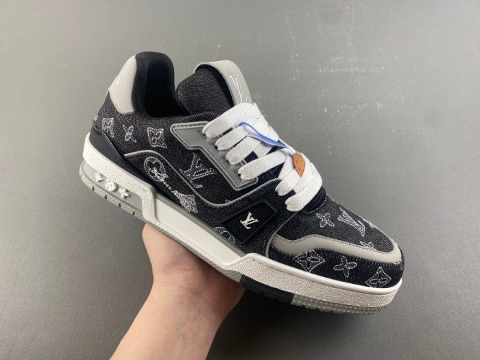 L0vis Vvtt0n LV trainer