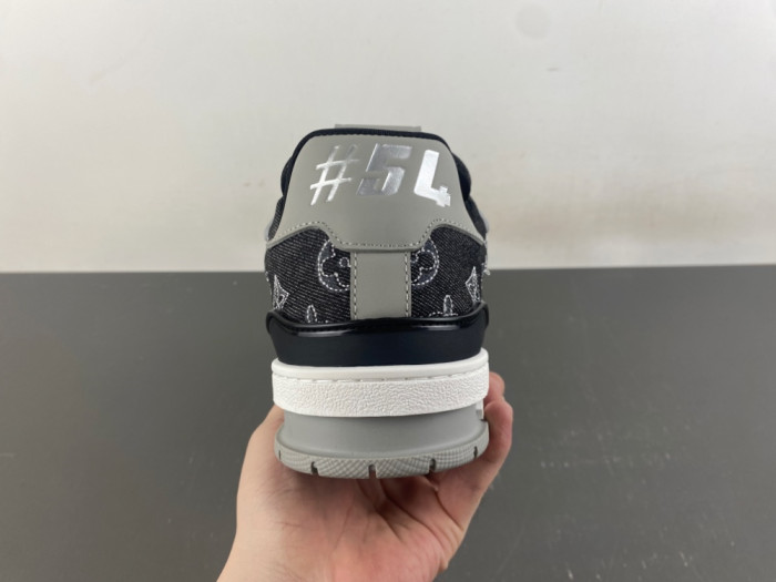 L0vis Vvtt0n LV trainer