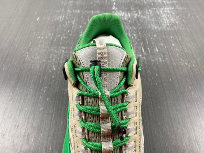 MONCLER TRAILGRIP GORE-TEX