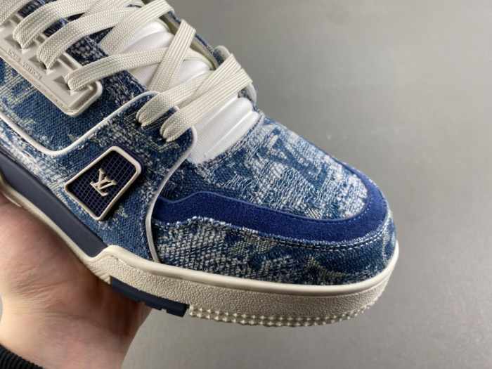 L0vis Vvtt0n LV trainer