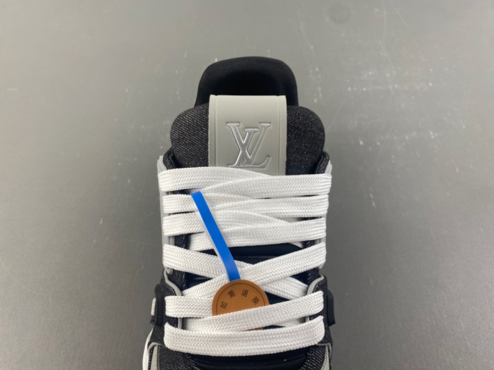 L0vis Vvtt0n LV trainer