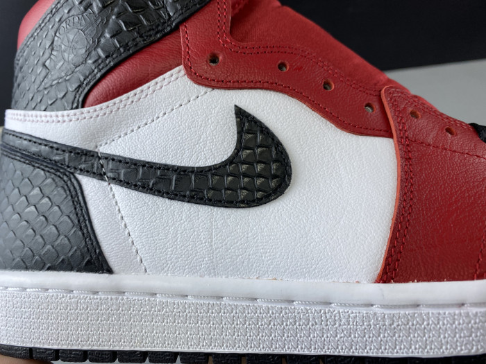 Jordan 1 Retro High Satin Snake Chicago (W) CD0461-601