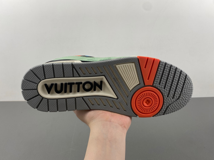 l**is V*t*n lv trainer