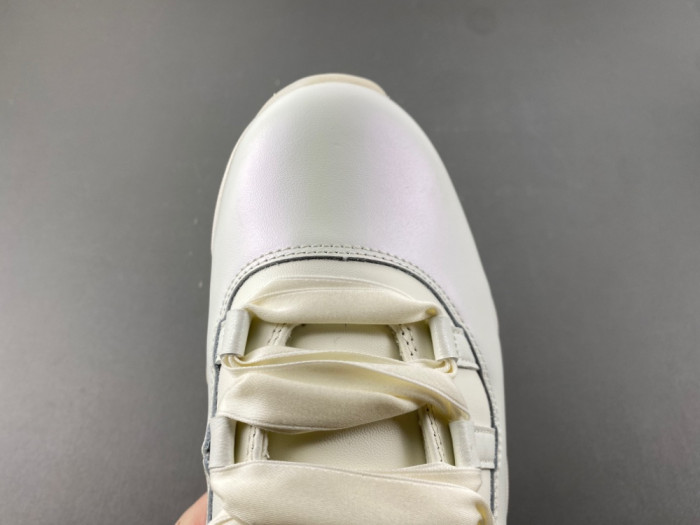 Air Jordan 11 “Pearl” AR0715-110