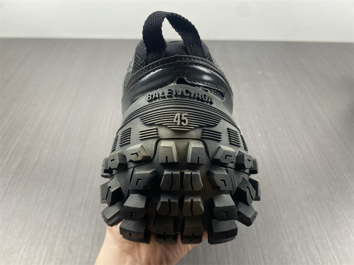 Ba*len*cia*ga defender black 20220901