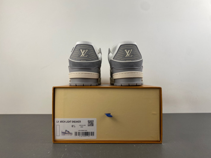 L0vis Vvtt0n LV trainer