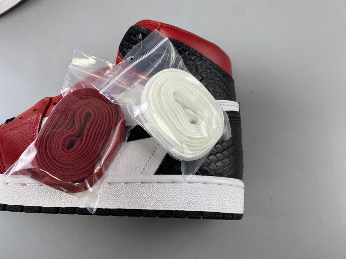 Jordan 1 Retro High Satin Snake Chicago (W) CD0461-601