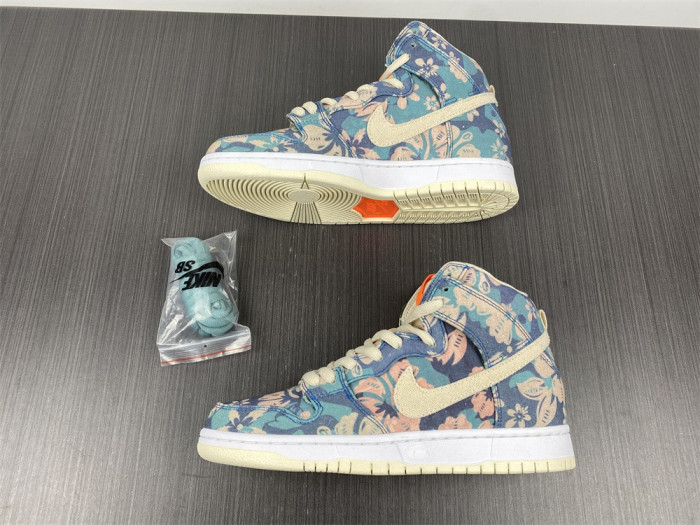 Dunk High SB 