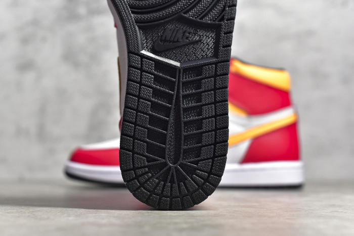 Jordan 1 Retro High OG Light Fusion Red 555088-603