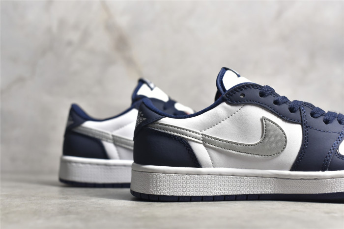 Jordan 1 Low SB Midnight Navy CJ7891-400