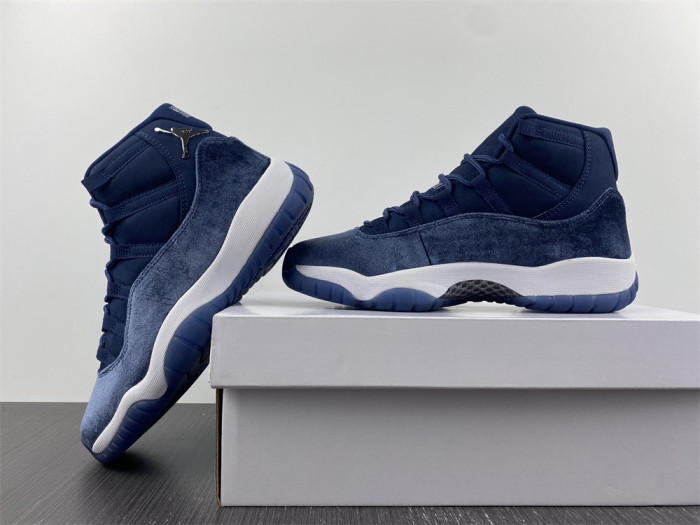 AIR JORDAN 11 VELVET “MIDNIGHT NAVY” AR0715-441
