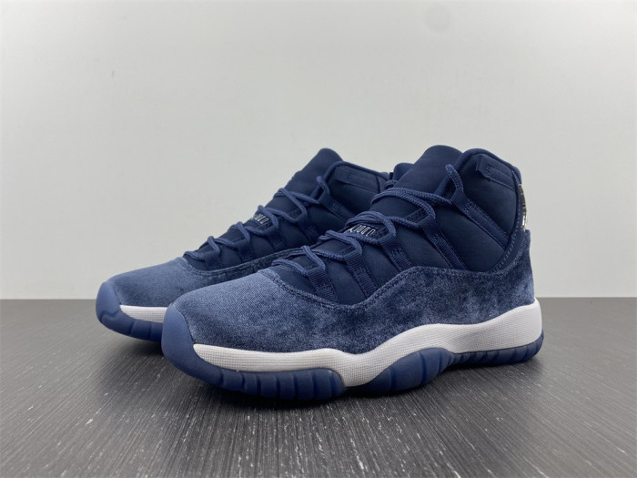 AIR JORDAN 11 VELVET “MIDNIGHT NAVY” AR0715-441