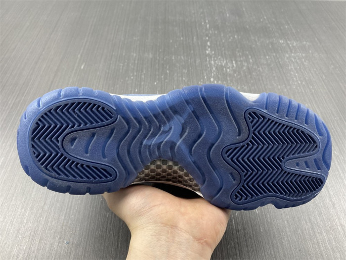 AIR JORDAN 11 VELVET “MIDNIGHT NAVY” AR0715-441