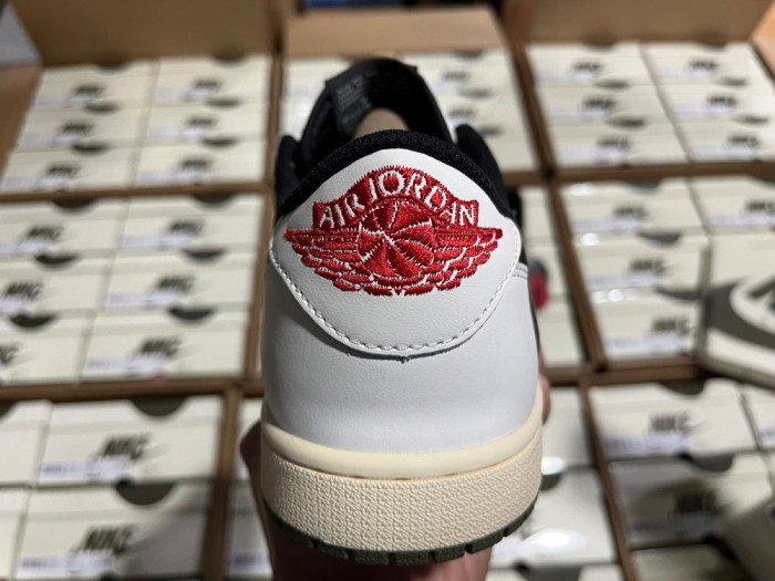 TRAVIS SCOTT X AIR JORDAN AIR JORDAN 1 RETRO LOW OG OLIVE DZ4137-106