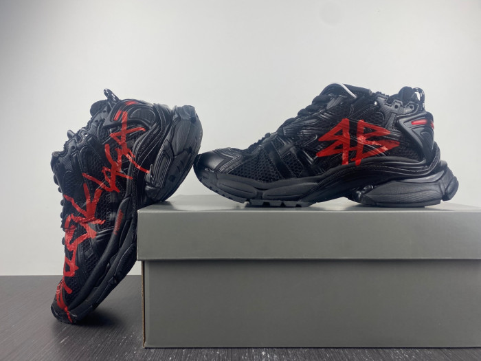 Ba*len*cia*ga runner black and red characters 677402 w3rb1 0102