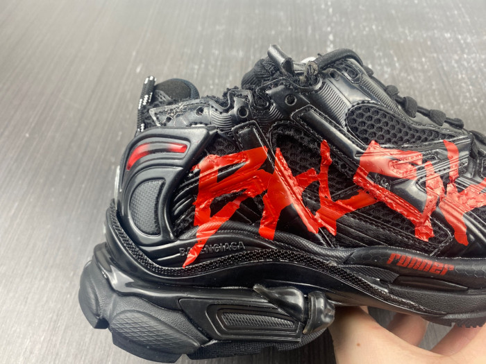 Ba*len*cia*ga runner black and red characters 677402 w3rb1 0102