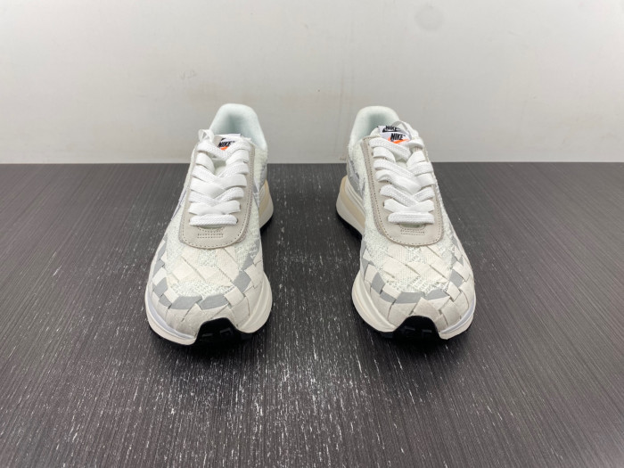sacai xNike Waffle Woven Green Gusto DR5209-100