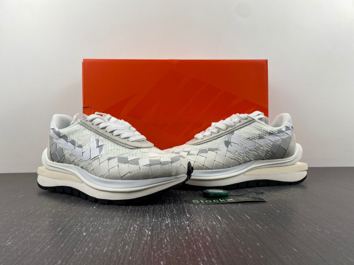 sacai xNike Waffle Woven Green Gusto DR5209-100