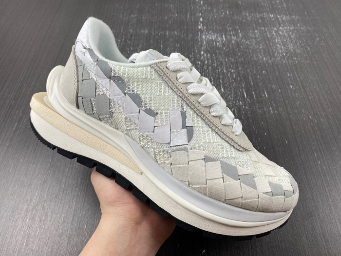 sacai xNike Waffle Woven Green Gusto DR5209-100
