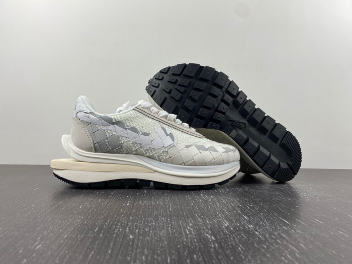 sacai xNike Waffle Woven Green Gusto DR5209-100