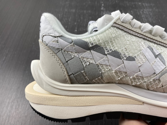 sacai xNike Waffle Woven Green Gusto DR5209-100