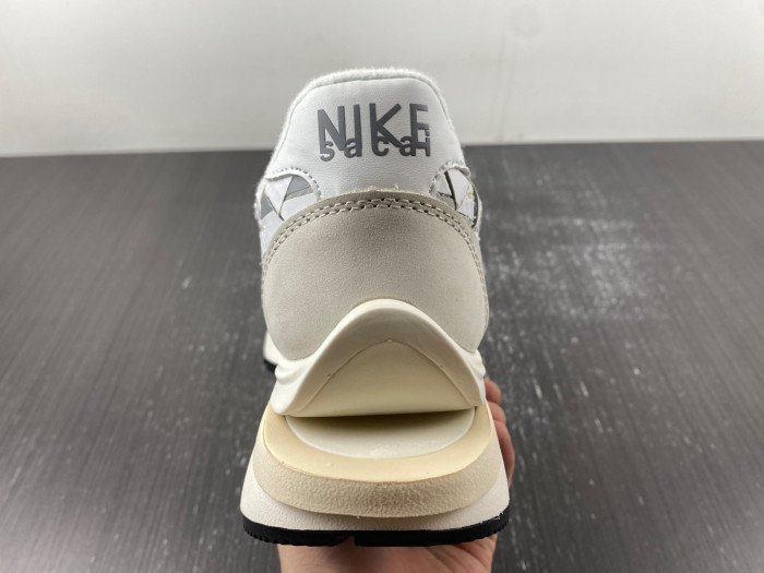 sacai xNike Waffle Woven Green Gusto DR5209-100