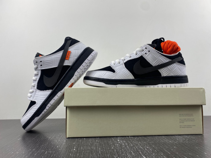 Nike SB Dunk Low TIGHTBOOTH FD2629-100