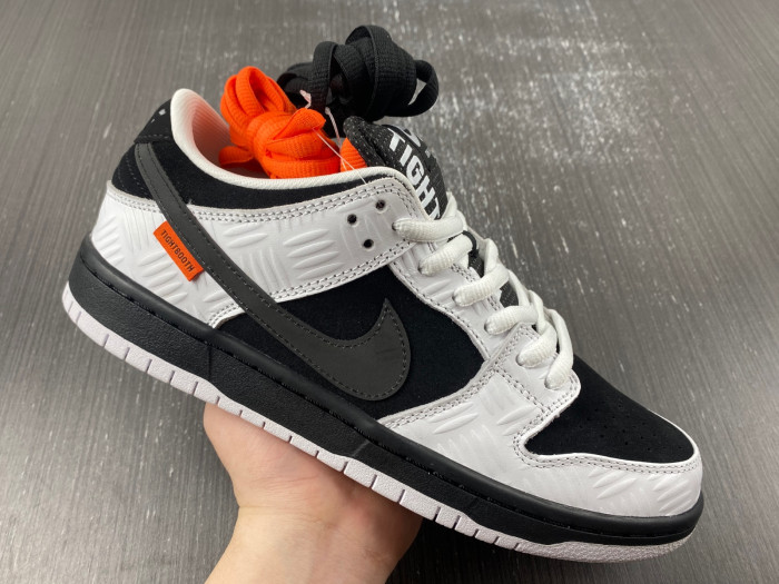 Nike SB Dunk Low TIGHTBOOTH FD2629-100