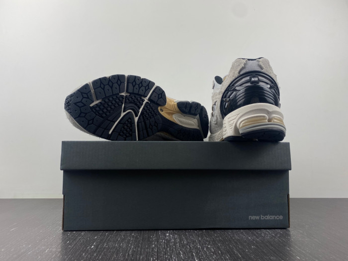 NEW BALANCE M1906DC