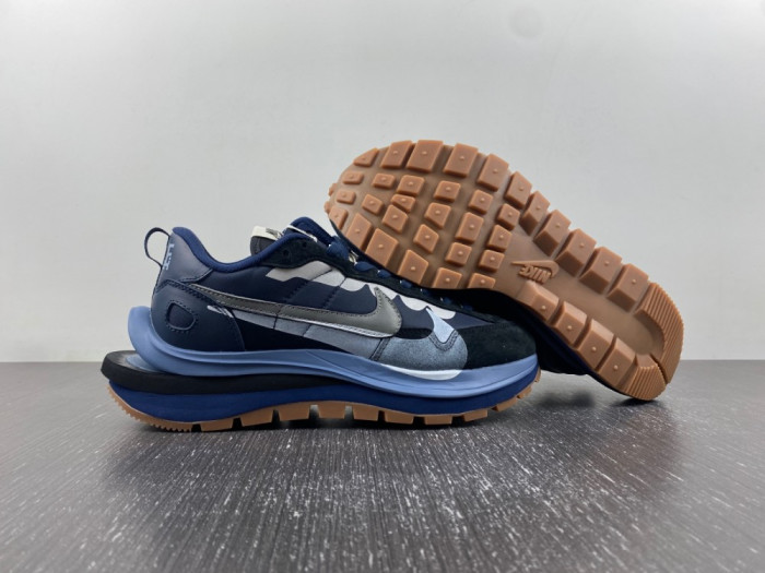 NIKE Sacai x VaporWaffle “Tour Yellow ” DD1875-700