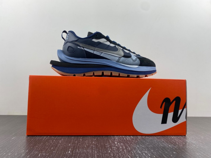 NIKE Sacai x VaporWaffle “Tour Yellow ” DD1875-700